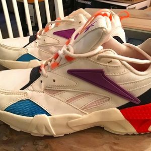 Reebok Aztrek size 9  brand new looking